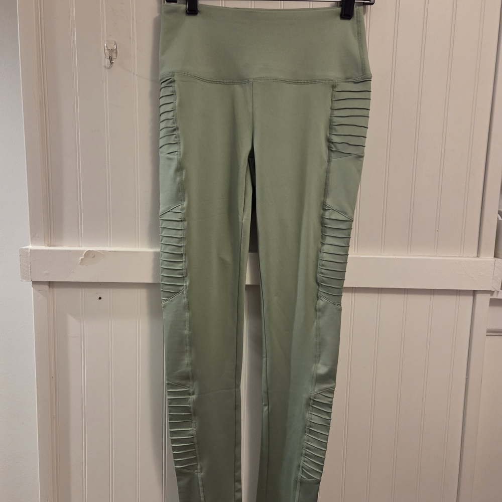 Ruby Ribbon Green Moto Slimming  Leggings Size Medium New